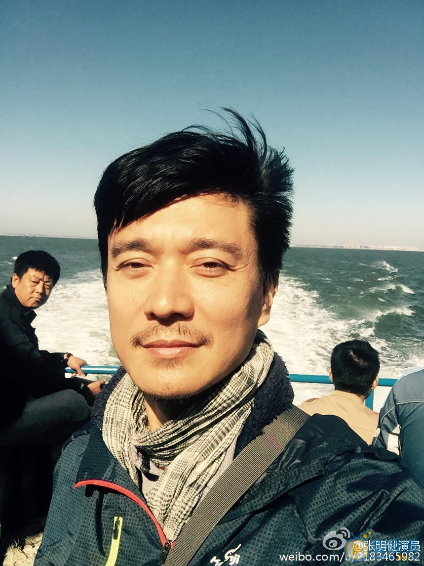 张明健生活照 张明健高清写真_张明健高清剧照