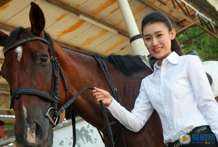 王婉中帅气写真 王婉中高清写真_王婉中高清剧照