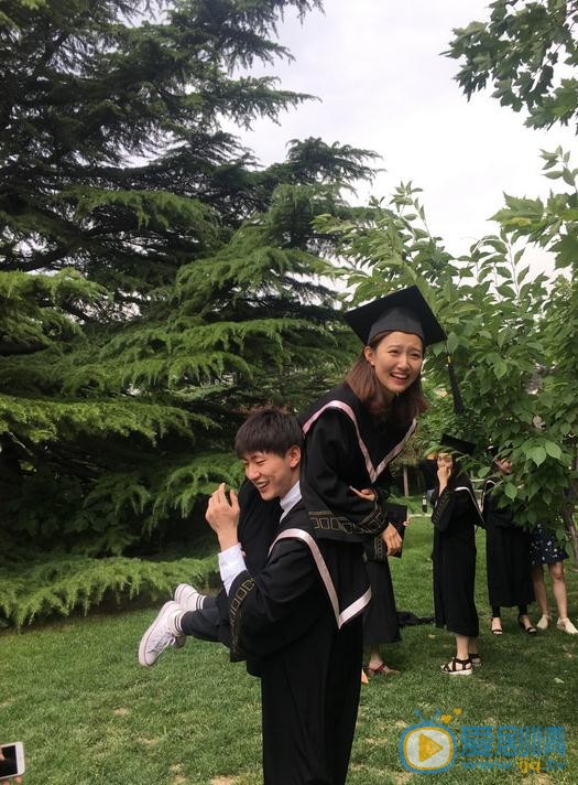 张鑫毕业照 张鑫高清写真_张鑫高清剧照