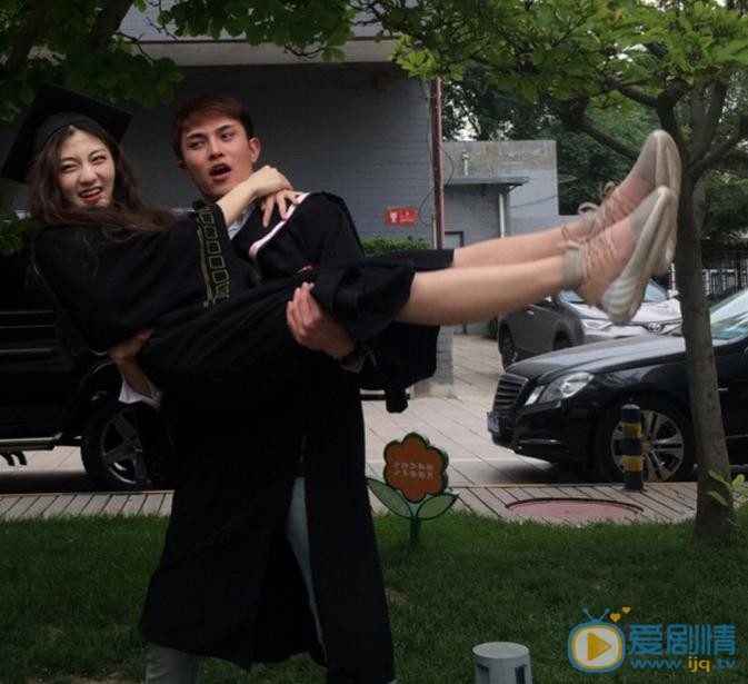张鑫毕业照 张鑫高清写真_张鑫高清剧照