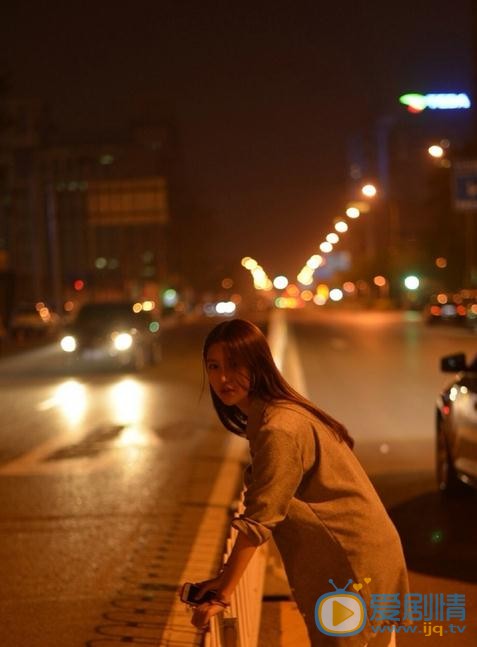张鑫夜色街拍 张鑫高清写真_张鑫高清剧照