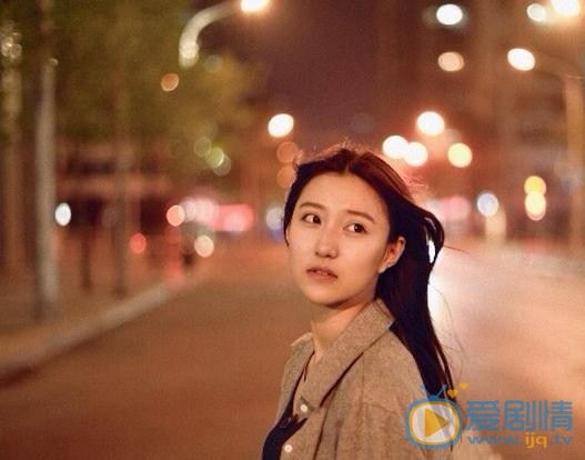 张鑫夜色街拍 张鑫高清写真_张鑫高清剧照