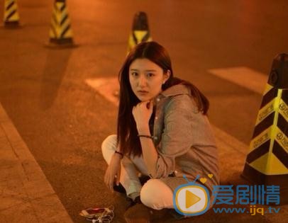 张鑫夜色街拍 张鑫高清写真_张鑫高清剧照