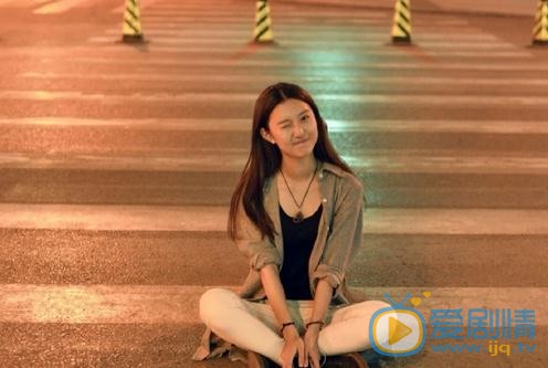 张鑫夜色街拍 张鑫高清写真_张鑫高清剧照