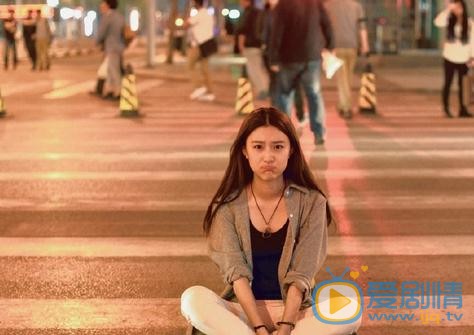 张鑫夜色街拍 张鑫高清写真_张鑫高清剧照