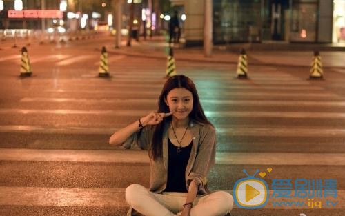 张鑫夜色街拍 张鑫高清写真_张鑫高清剧照
