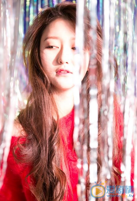 张鑫红色写真 张鑫高清写真_张鑫高清剧照