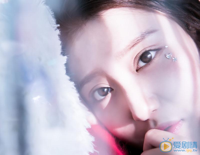 张鑫红色写真 张鑫高清写真_张鑫高清剧照