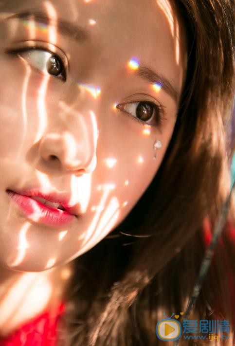 张鑫红色写真 张鑫高清写真_张鑫高清剧照