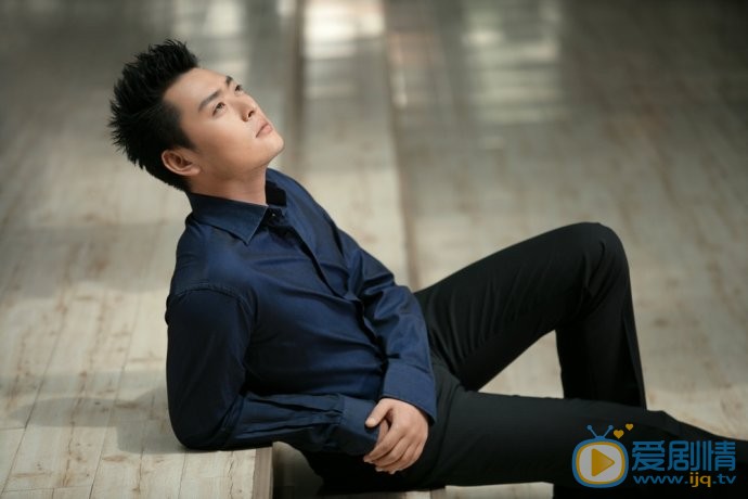 张桐西装绅士写真 张桐高清写真_张桐高清剧照