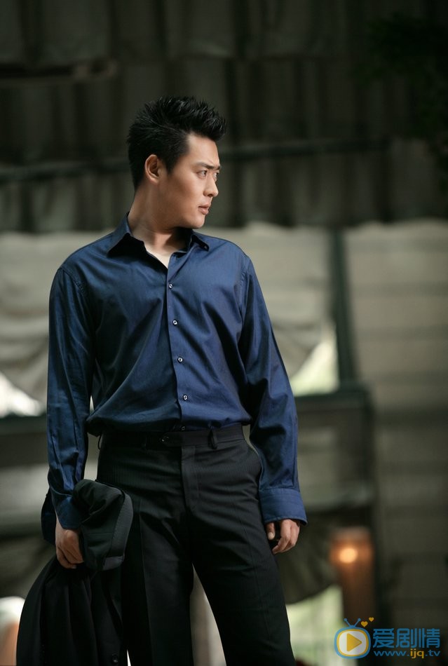 张桐西装绅士写真 张桐高清写真_张桐高清剧照