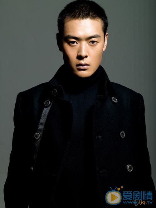 张桐西装绅士写真 张桐高清写真_张桐高清剧照