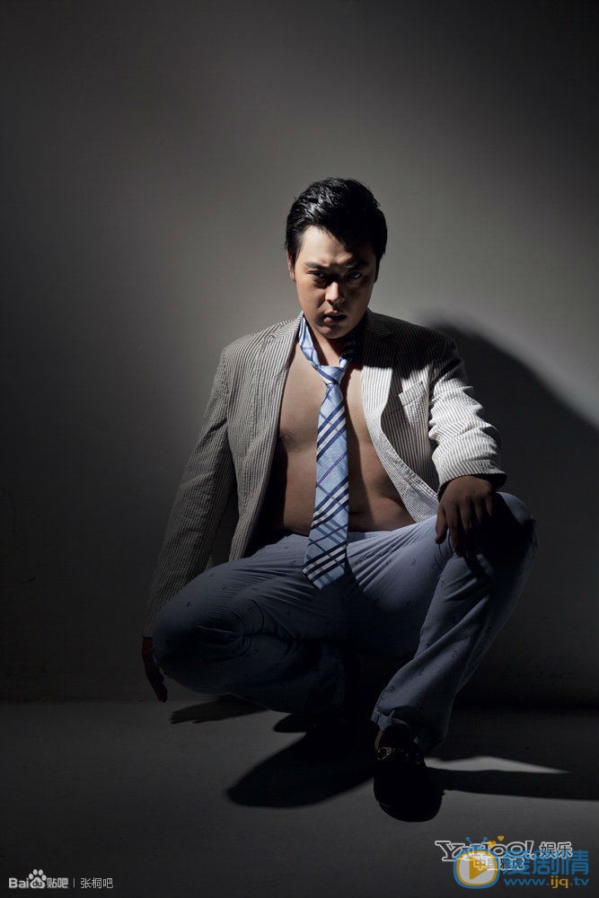 张桐西装绅士写真 张桐高清写真_张桐高清剧照