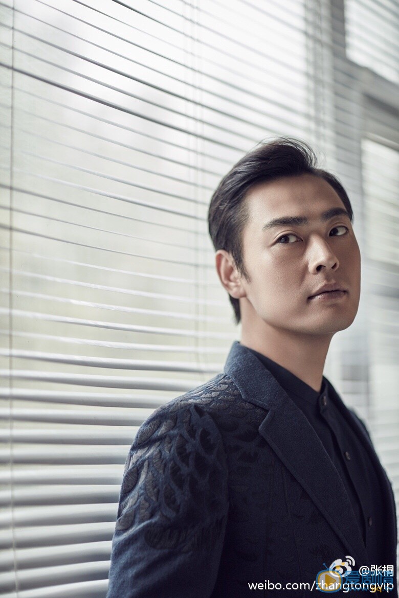 张桐西装绅士写真 张桐高清写真_张桐高清剧照