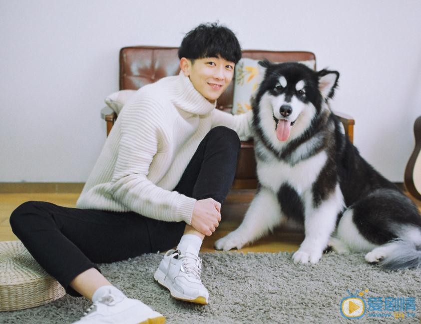 王旭东休闲写真 王旭东高清写真_王旭东高清剧照