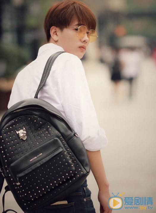 王宇威街拍写真 王宇威高清写真_王宇威高清剧照