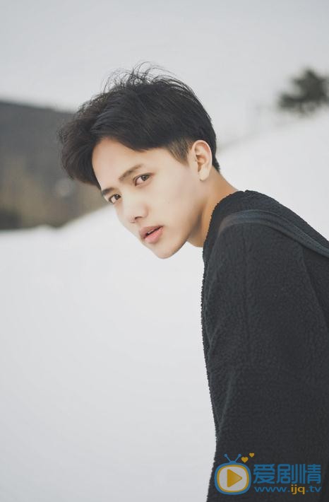 王宇威雪地写真 王宇威高清写真_王宇威高清剧照