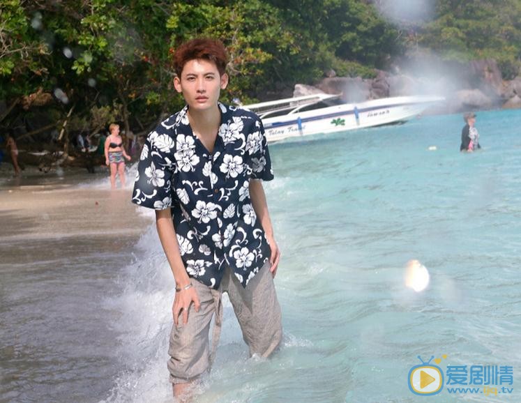 赵炫棋海边照 赵炫棋高清写真_赵炫棋高清剧照