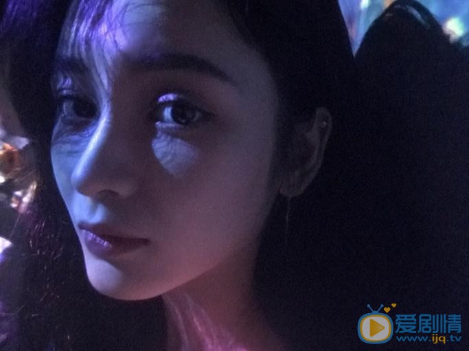 王一菲夜色街拍 王一菲高清写真_王一菲高清剧照