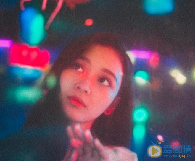 王一菲夜色街拍 王一菲高清写真_王一菲高清剧照