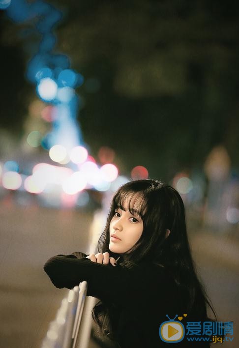 王一菲夜色街拍 王一菲高清写真_王一菲高清剧照