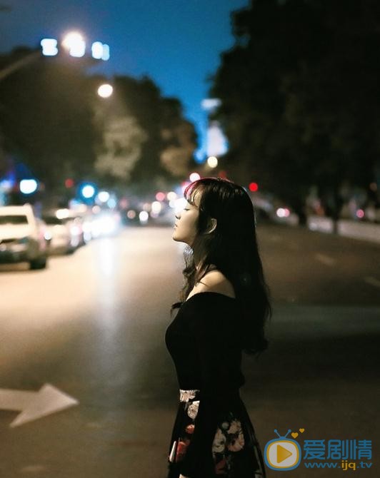 王一菲夜色街拍 王一菲高清写真_王一菲高清剧照