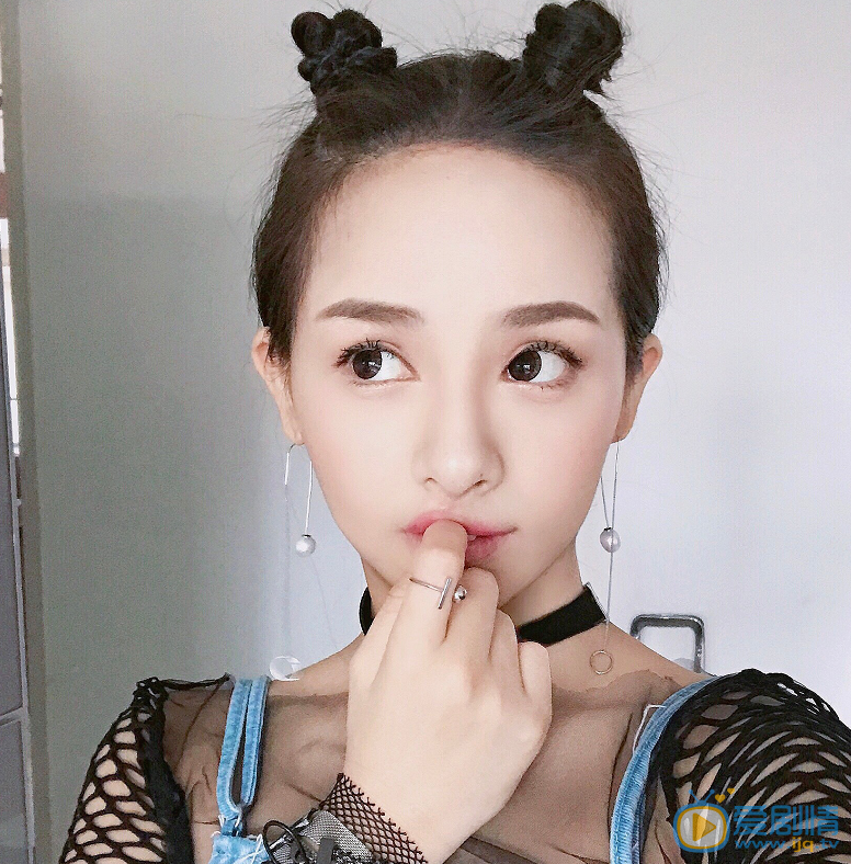 王畅唱生活照 王畅唱高清写真_王畅唱高清剧照