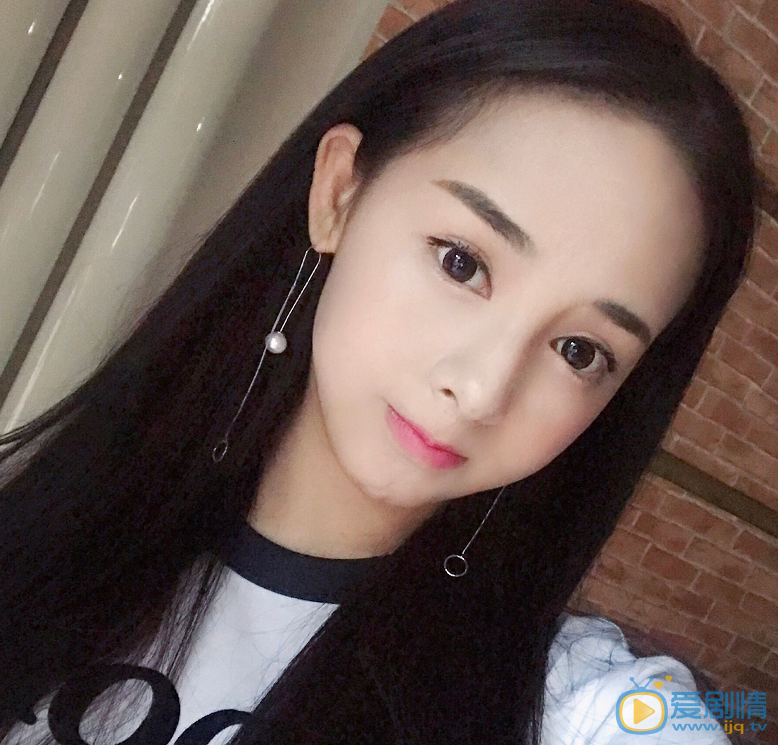 王畅唱生活照 王畅唱高清写真_王畅唱高清剧照