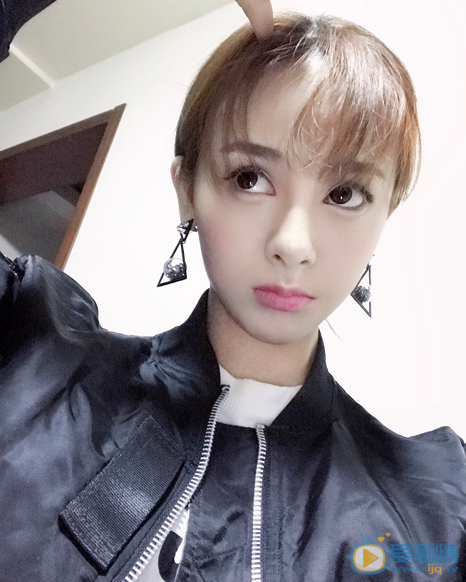 王畅唱生活照 王畅唱高清写真_王畅唱高清剧照