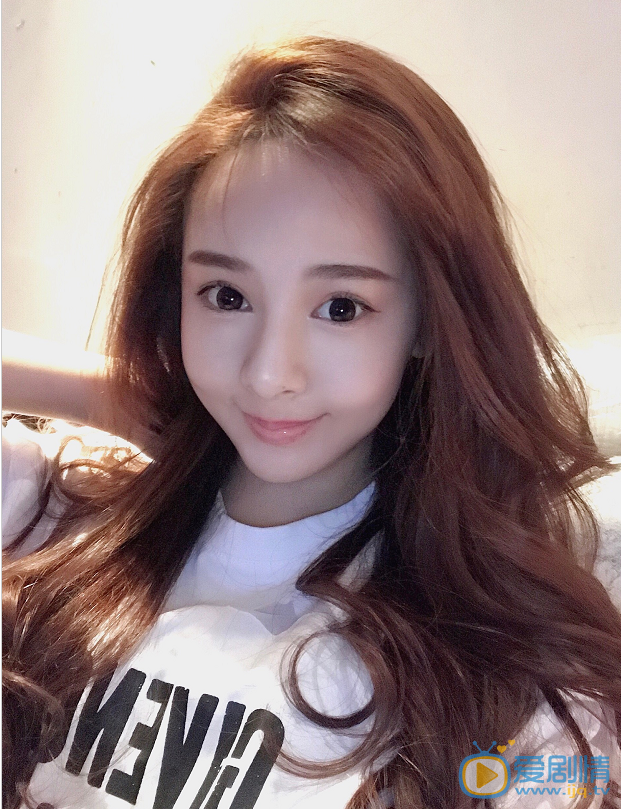 王畅唱生活照 王畅唱高清写真_王畅唱高清剧照