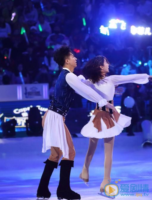 李菲儿《跨界冰雪王》节目照 李菲儿高清写真_李菲儿高清剧照