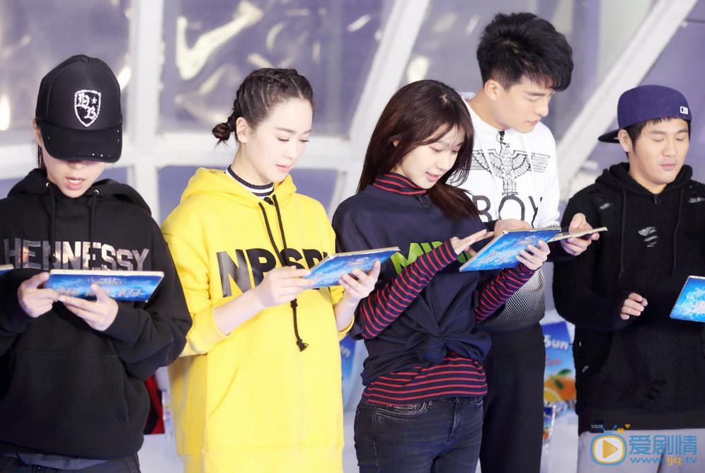 李菲儿《跨界冰雪王》节目照 李菲儿高清写真_李菲儿高清剧照