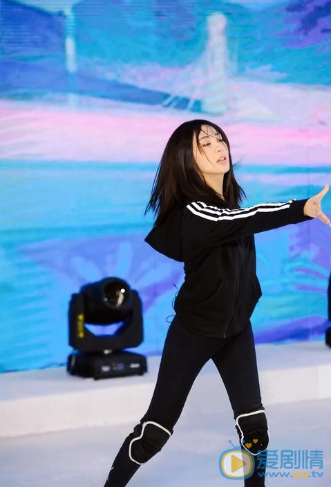 李菲儿《跨界冰雪王》节目照 李菲儿高清写真_李菲儿高清剧照