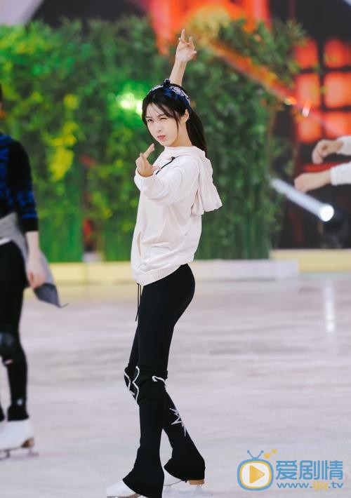 李菲儿《跨界冰雪王》节目照 李菲儿高清写真_李菲儿高清剧照