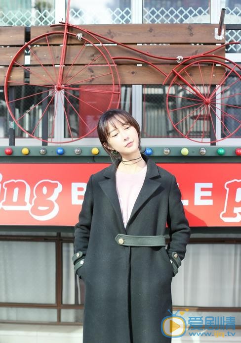 李菲儿秋色街拍 李菲儿高清写真_李菲儿高清剧照