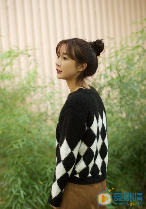 李菲儿秋色街拍 李菲儿高清写真_李菲儿高清剧照