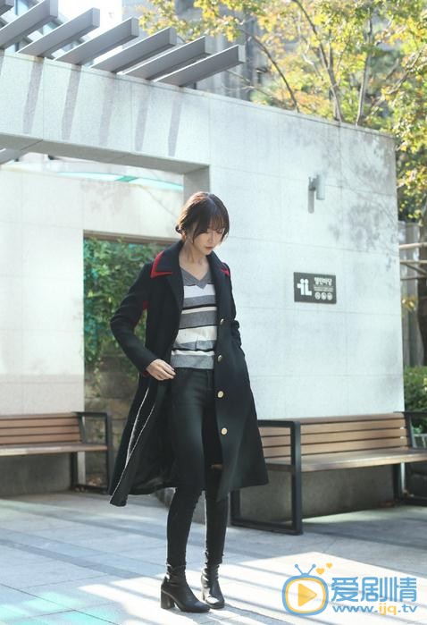 李菲儿秋色街拍 李菲儿高清写真_李菲儿高清剧照