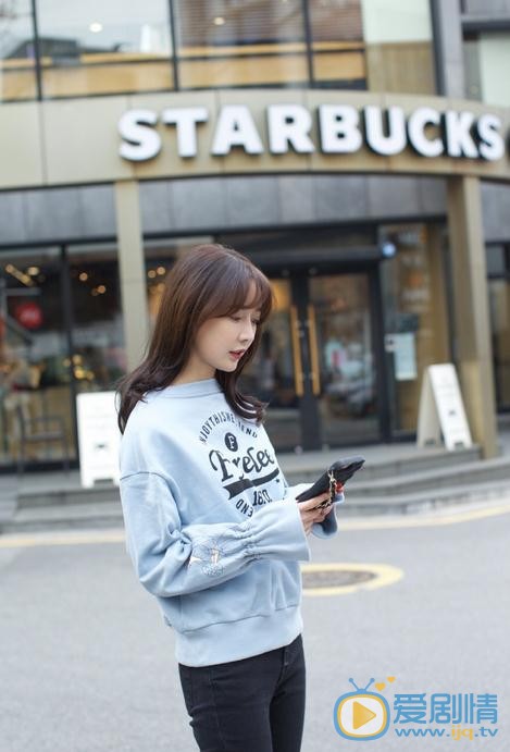 李菲儿秋色街拍 李菲儿高清写真_李菲儿高清剧照