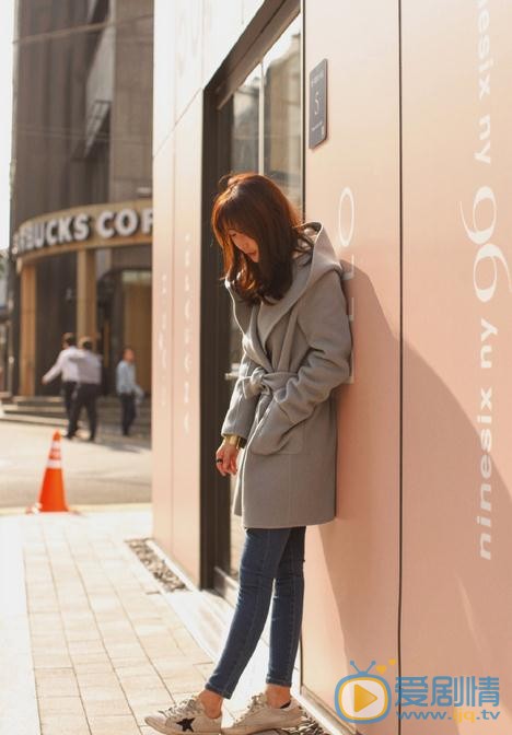 李菲儿秋色街拍 李菲儿高清写真_李菲儿高清剧照