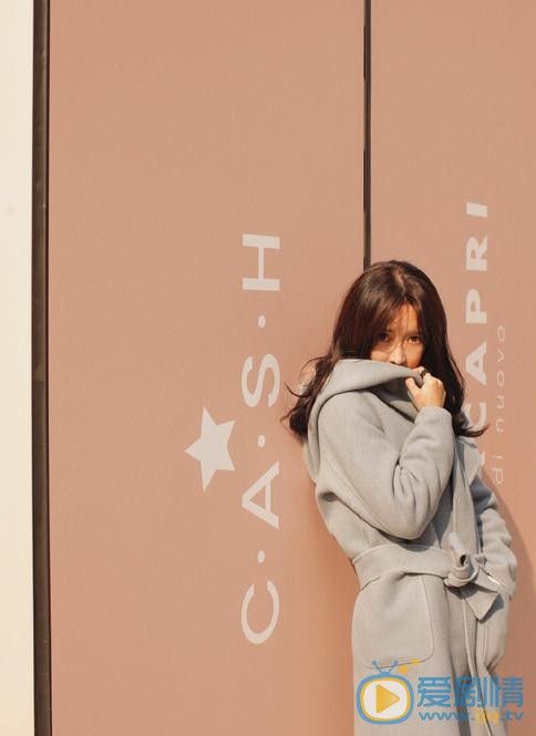 李菲儿秋色街拍 李菲儿高清写真_李菲儿高清剧照