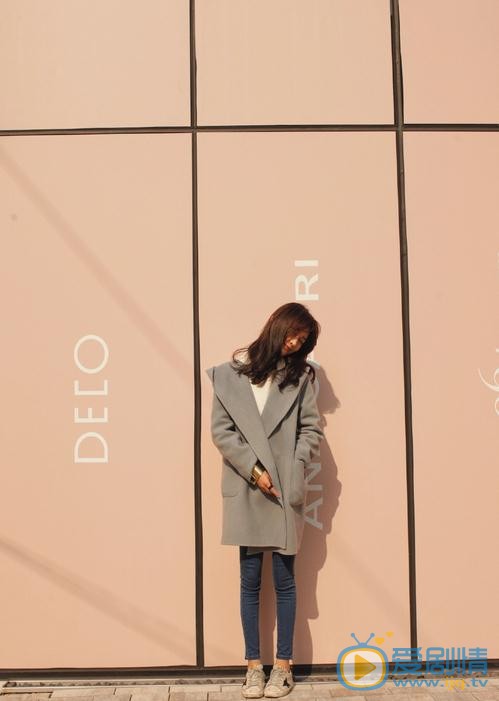 李菲儿秋色街拍 李菲儿高清写真_李菲儿高清剧照