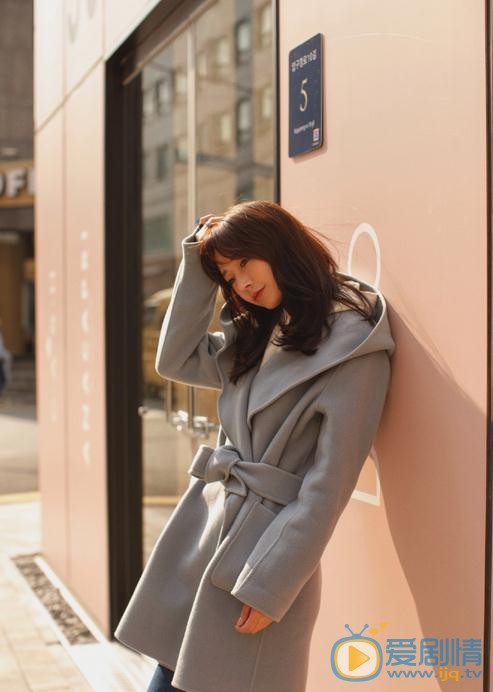 李菲儿秋色街拍 李菲儿高清写真_李菲儿高清剧照