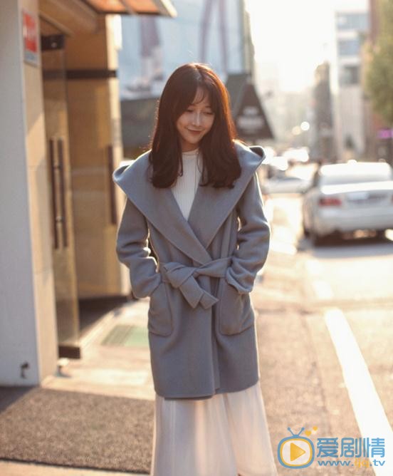 李菲儿秋色街拍 李菲儿高清写真_李菲儿高清剧照