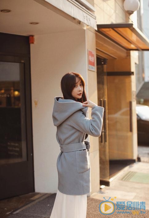 李菲儿秋色街拍 李菲儿高清写真_李菲儿高清剧照