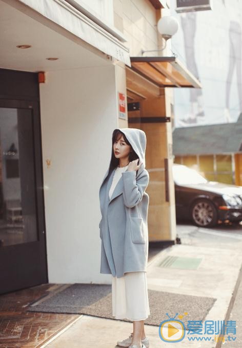 李菲儿秋色街拍 李菲儿高清写真_李菲儿高清剧照