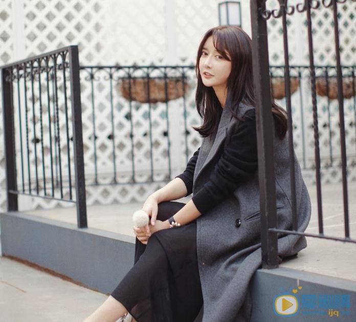 李菲儿秋色街拍 李菲儿高清写真_李菲儿高清剧照