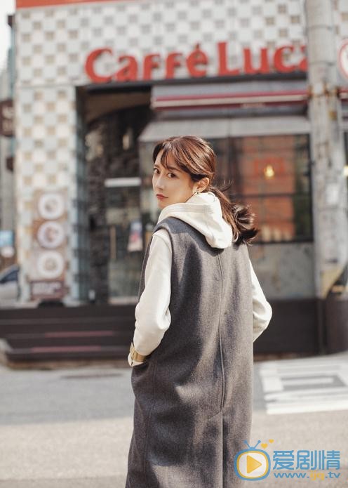 李菲儿秋色街拍 李菲儿高清写真_李菲儿高清剧照