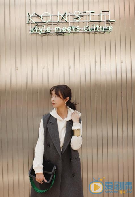 李菲儿秋色街拍 李菲儿高清写真_李菲儿高清剧照