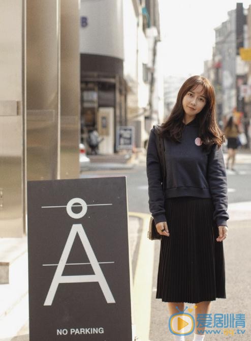 李菲儿秋色街拍 李菲儿高清写真_李菲儿高清剧照
