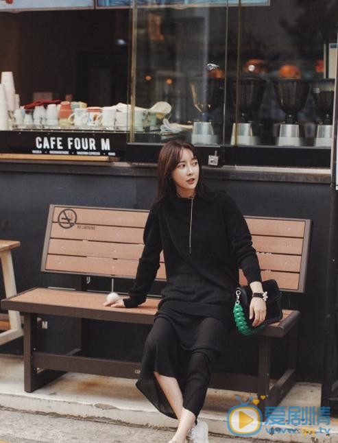 李菲儿秋色街拍 李菲儿高清写真_李菲儿高清剧照